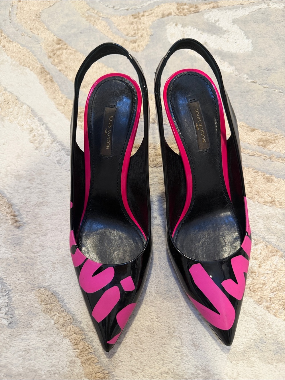 Louis Vuitton limited edition Black Patent Slingback Pumps with Hot Pink  39